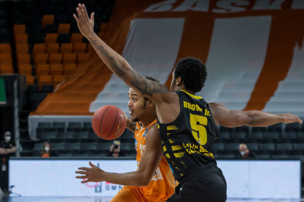 边路迫抢与 边路迫抢与