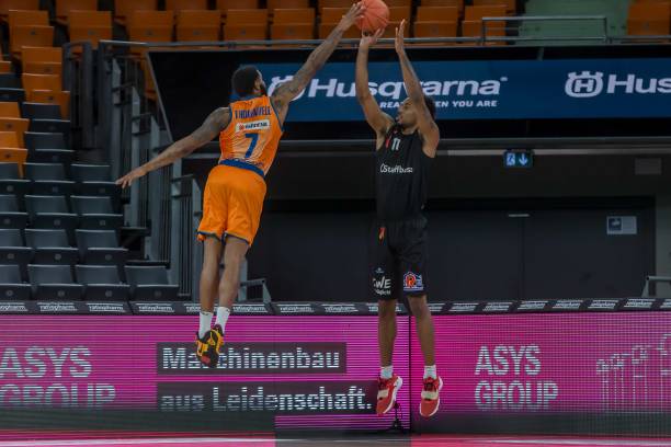 冷静地将球 冷静地将球