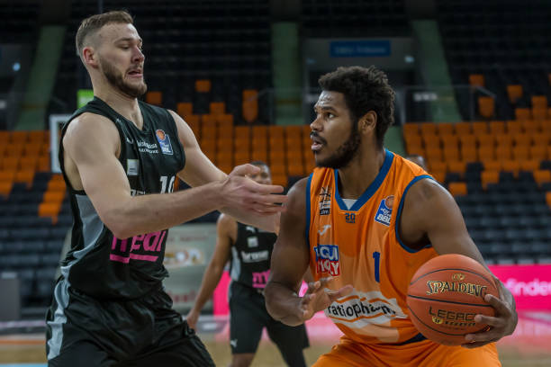 她充满期待 她充满期待